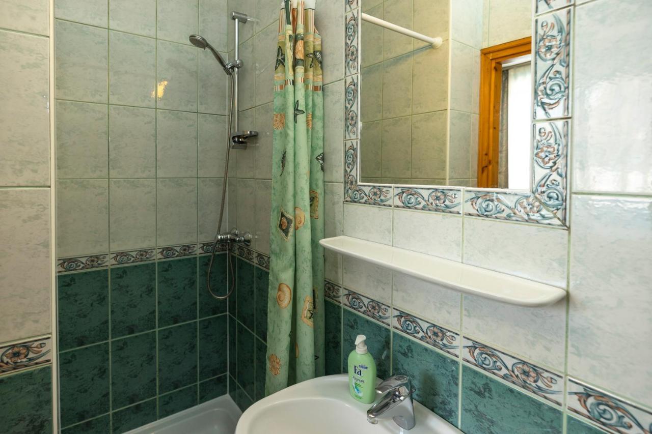 Cecey Vendeghaz Bed & Breakfast Eger Bagian luar foto