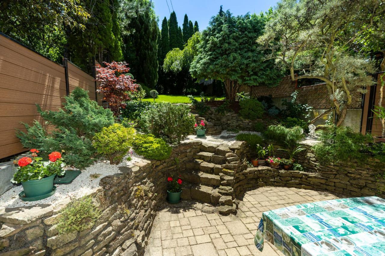 Cecey Vendeghaz Bed & Breakfast Eger Bagian luar foto