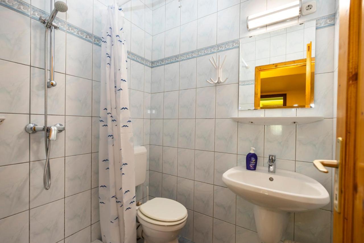 Cecey Vendeghaz Bed & Breakfast Eger Bagian luar foto