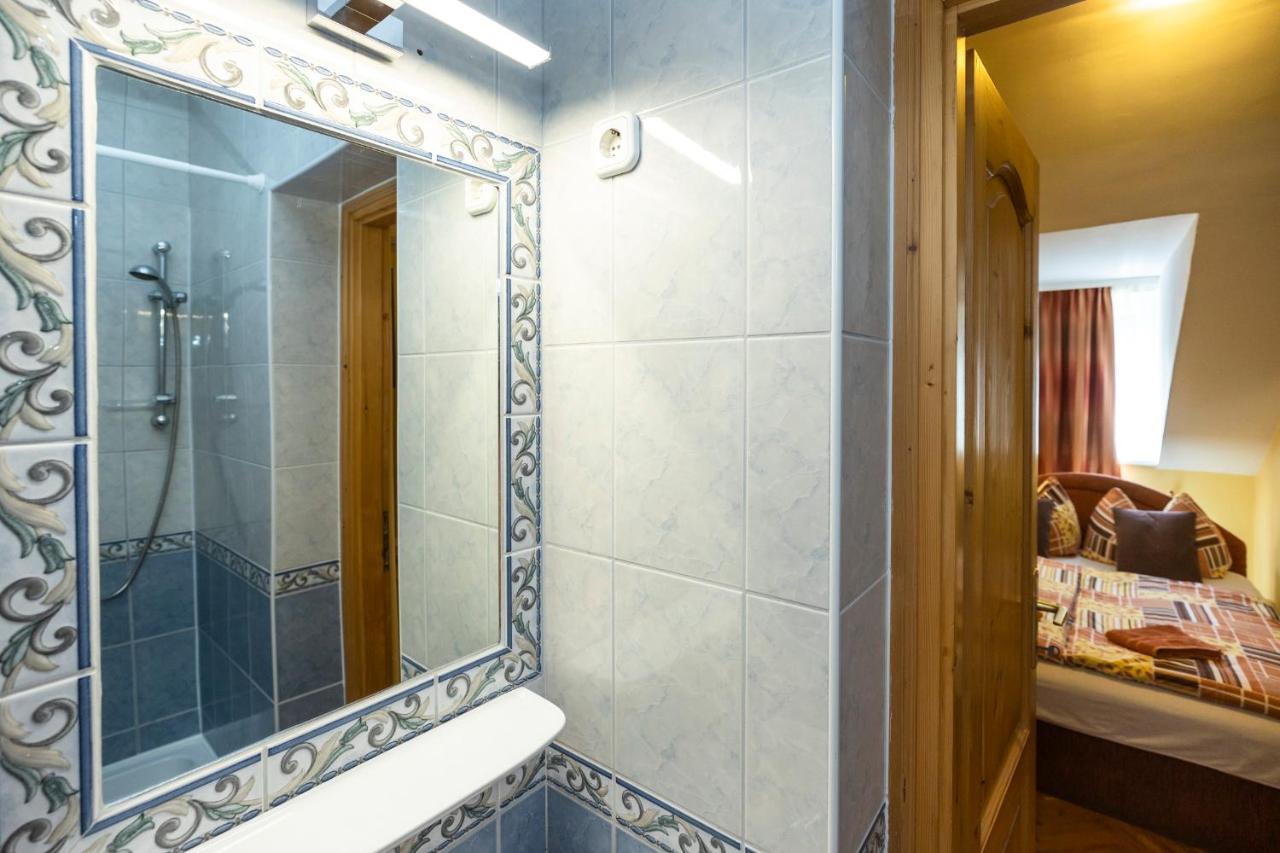Cecey Vendeghaz Bed & Breakfast Eger Bagian luar foto