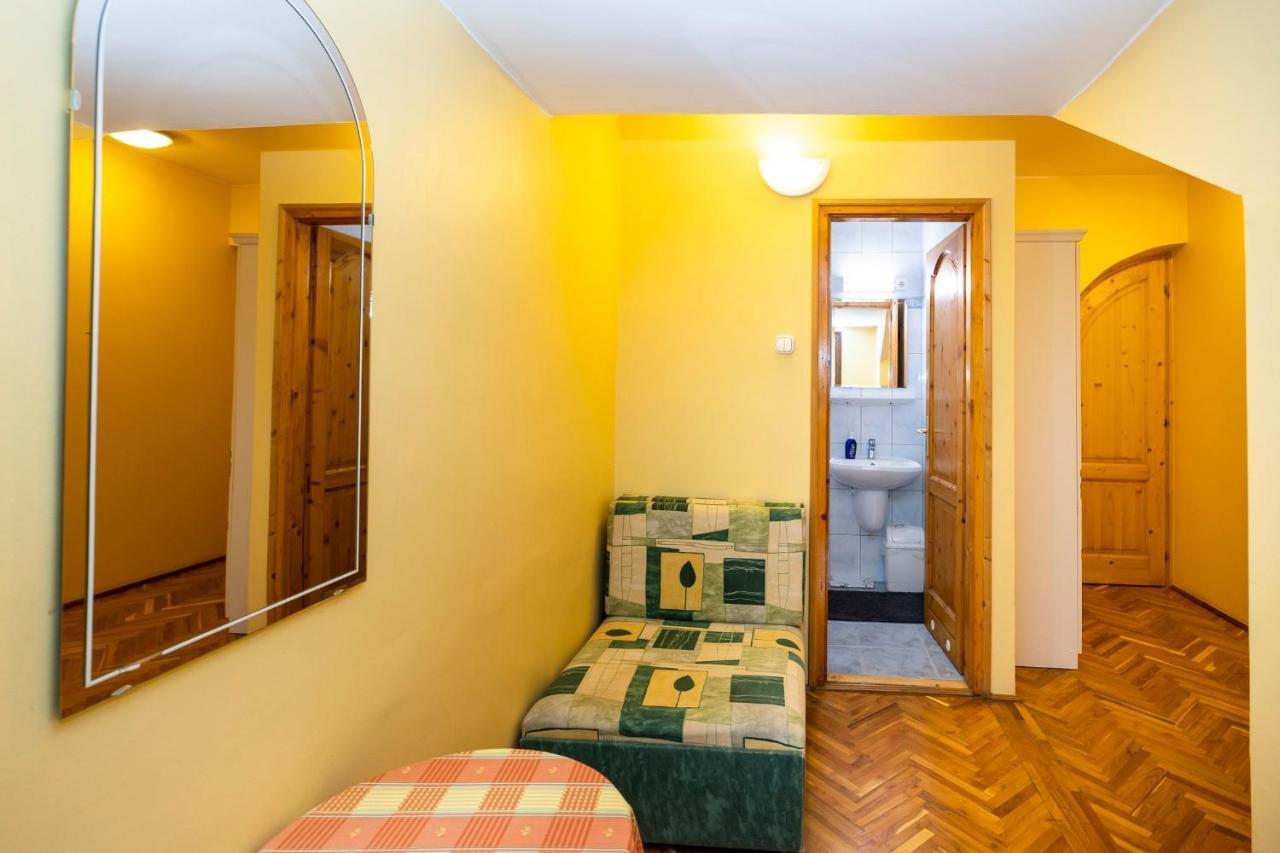 Cecey Vendeghaz Bed & Breakfast Eger Bagian luar foto
