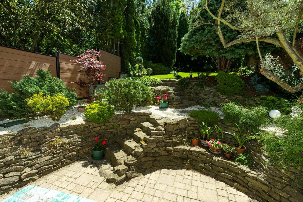 Cecey Vendeghaz Bed & Breakfast Eger Bagian luar foto