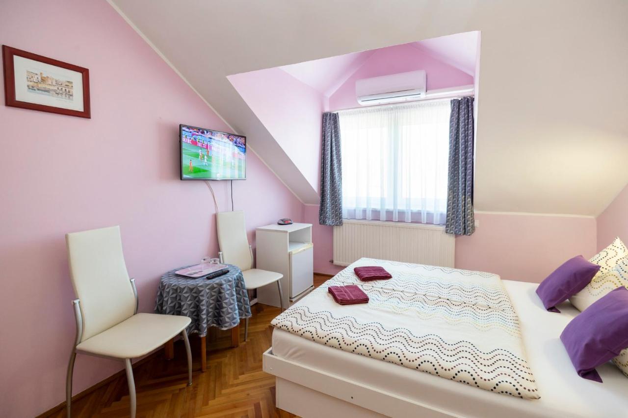 Cecey Vendeghaz Bed & Breakfast Eger Bagian luar foto