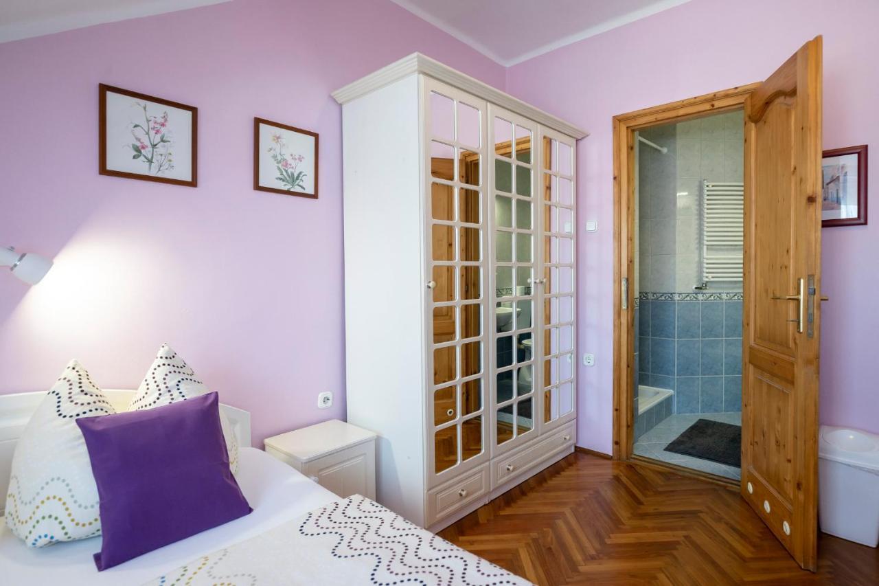 Cecey Vendeghaz Bed & Breakfast Eger Bagian luar foto