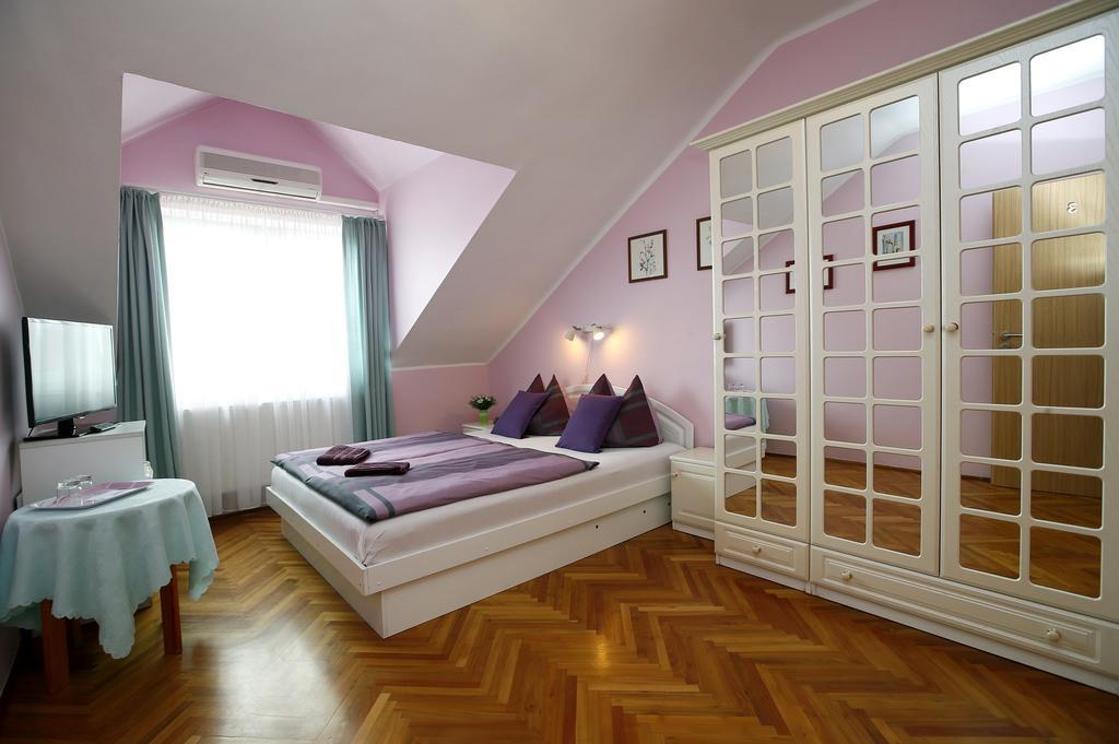 Cecey Vendeghaz Bed & Breakfast Eger Ruang foto